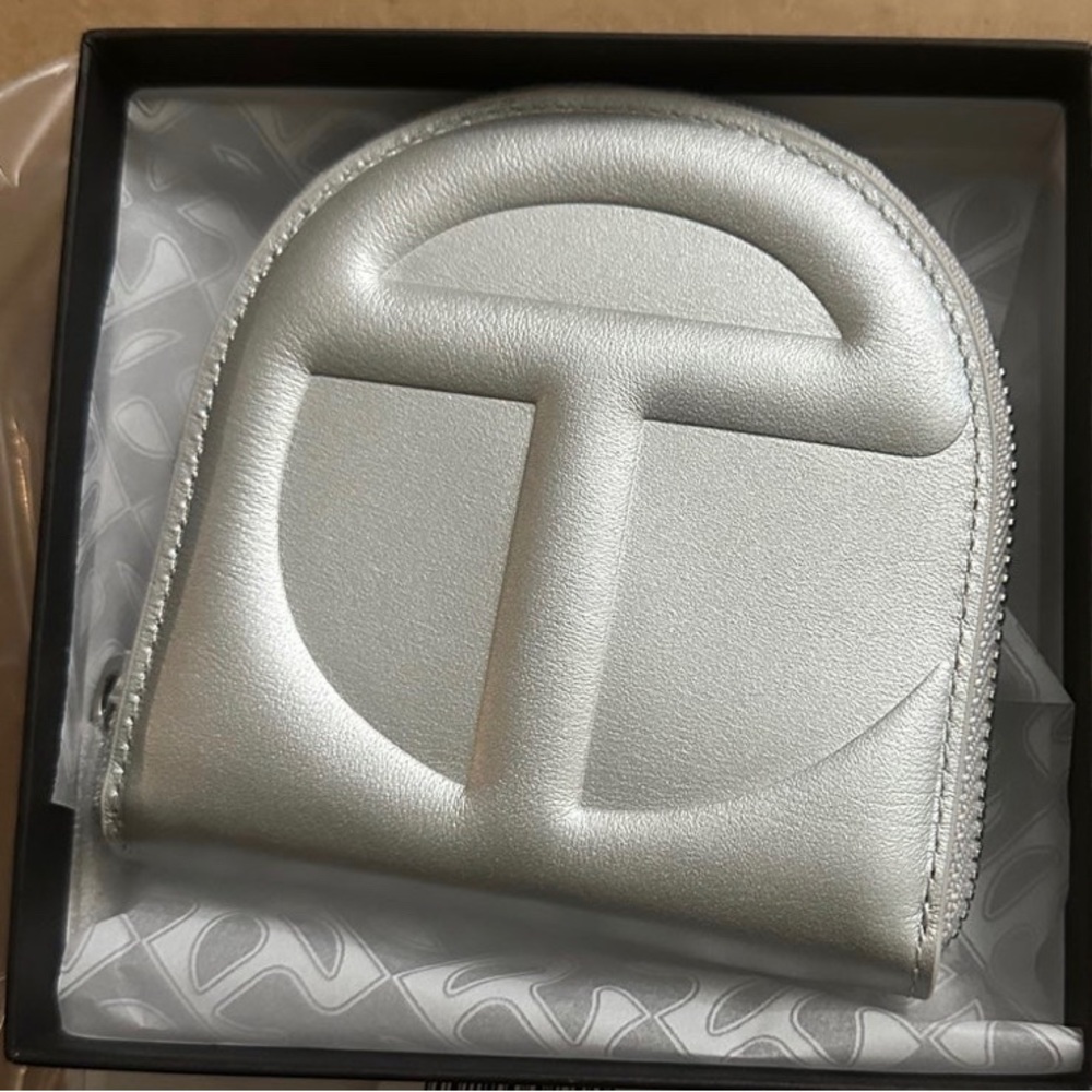 Telfar Wallet